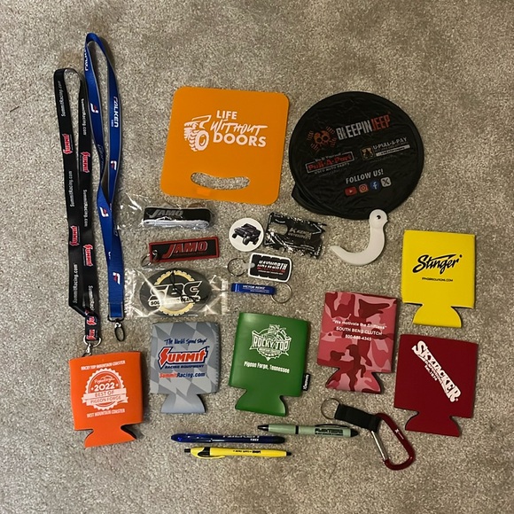 Jeep advertising keychains and pens - Picture 1 of 3